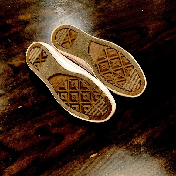 Pink converse - Picture 2 of 3